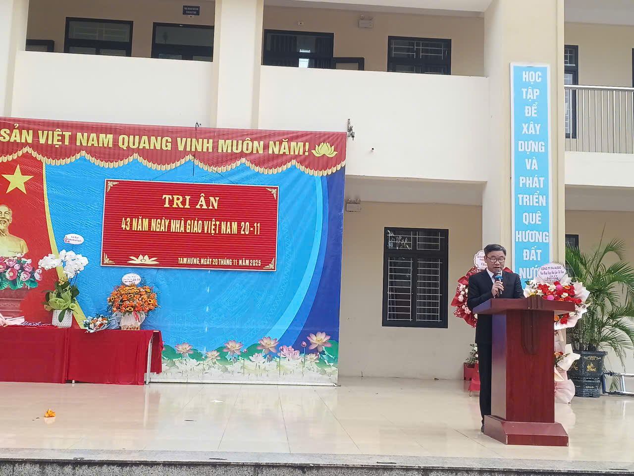 TRƯỜNG THCS MỸ HƯNG TƯNG BỪNG KỈ NIỆM NGÀY NHÀ GIÁO VIỆT NAM 2025