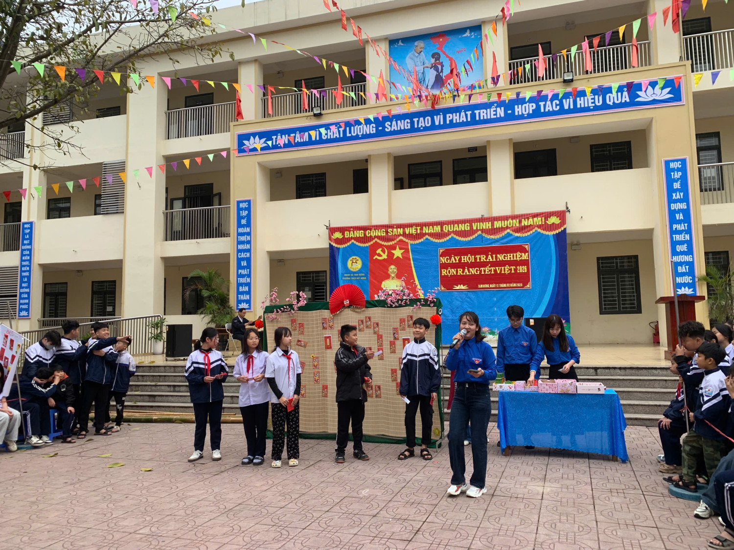 Bịt mắt bắt BLX