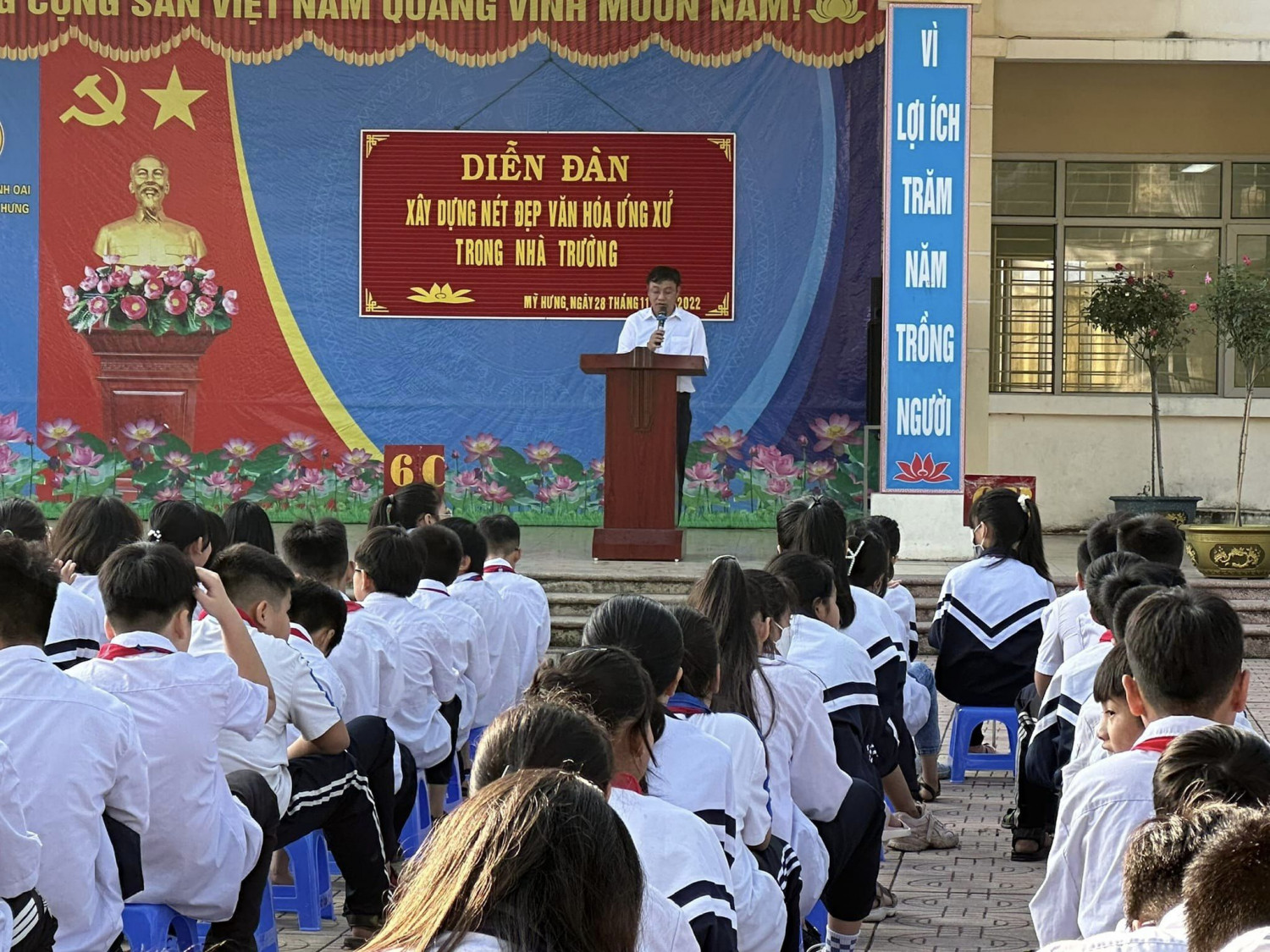 Diễn đàn xây dựng nét đẹp văn hóa ứng xử trong nhà trường