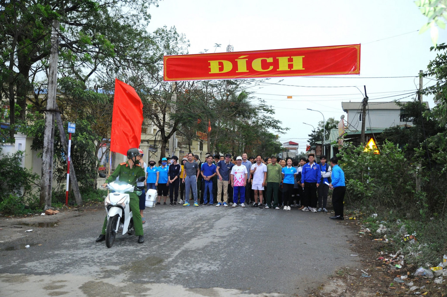 Sơ kết HK I và trao quà tết cho học sinh có hoàn cảnh khó khăn