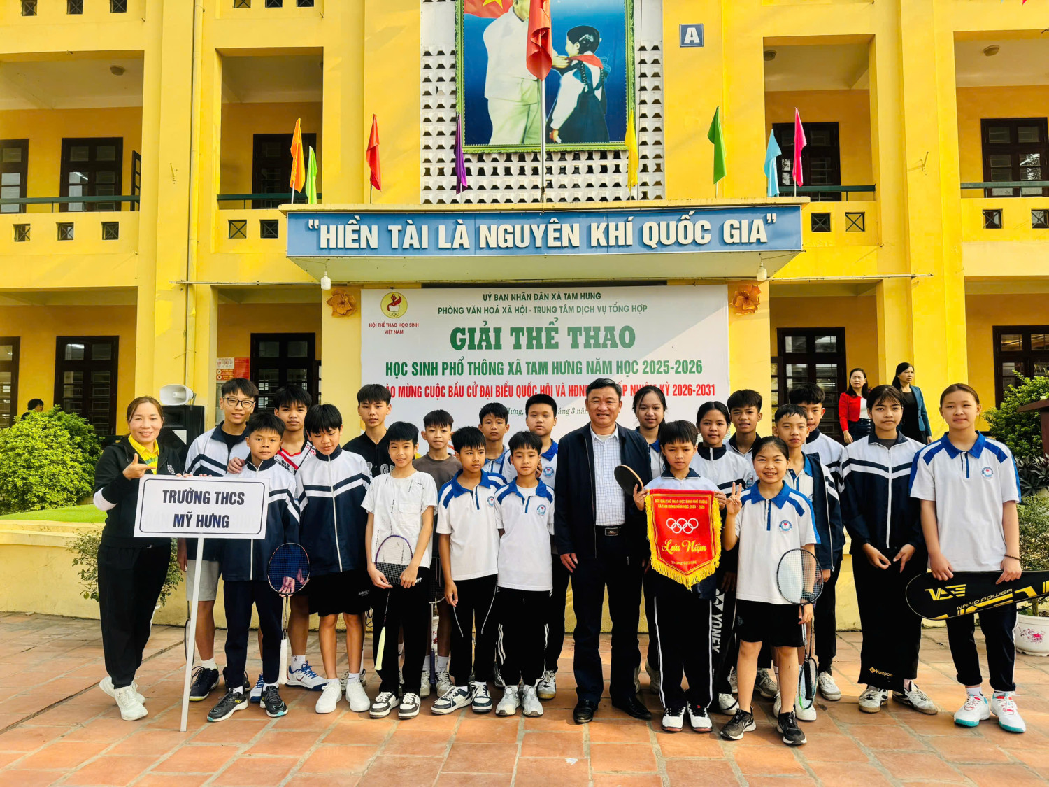 Thầy trò trường THCS Mỹ Hưng tham gia giải thể thao